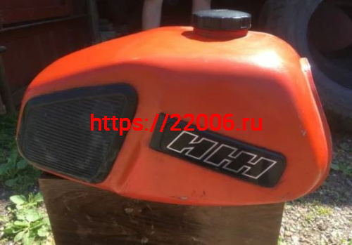 Бензобак Иж5 (реставр) с резинками, эмблемой, крышкой б/б Бензобак Иж5 (реставр) с резинками, эмблемой, крышкой б/б
